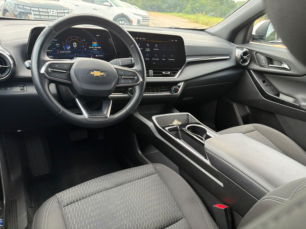 Used 2025 White Chevrolet LT image 22