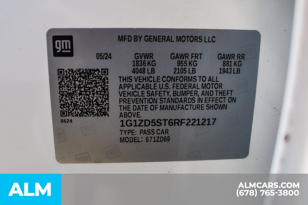 Used 2024 White Chevrolet LT image 39
