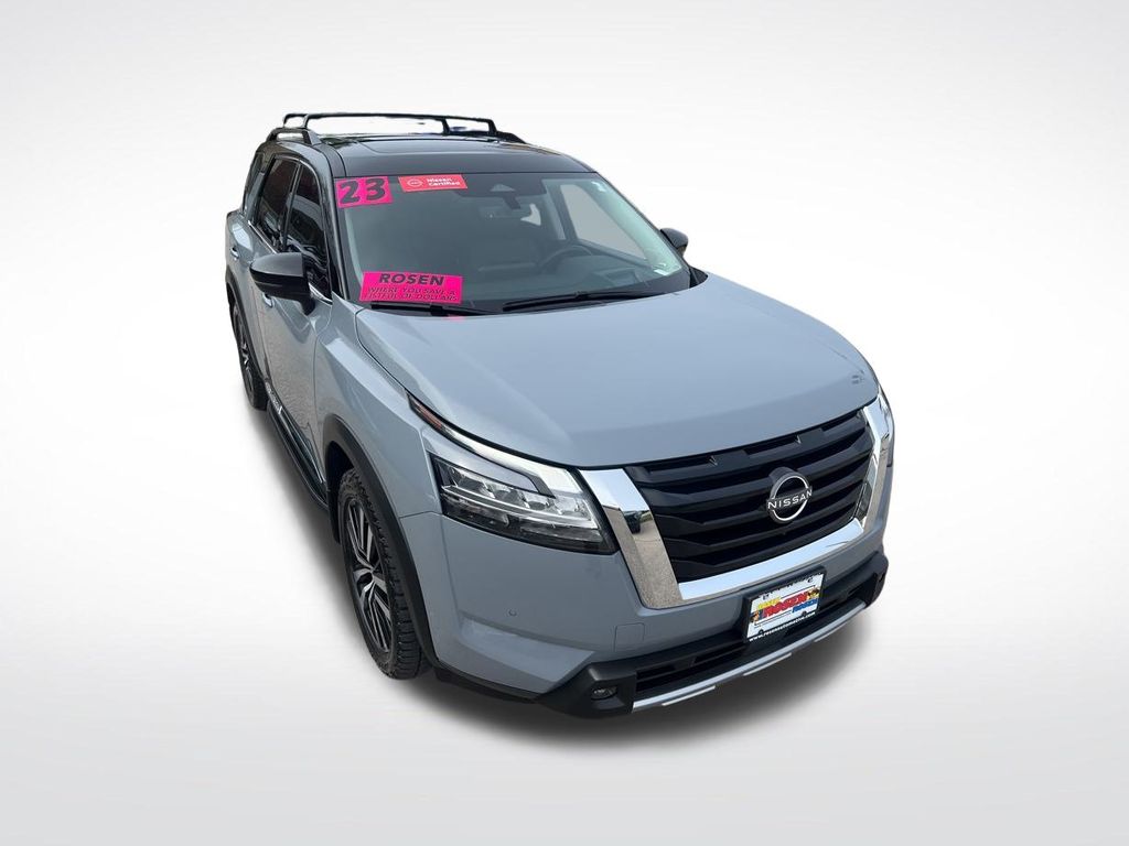 2023 Nissan Pathfinder Platinum photo