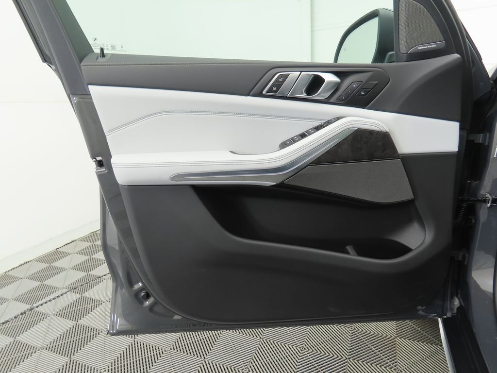 Thumbnail: 2026 BMW X5 - 25