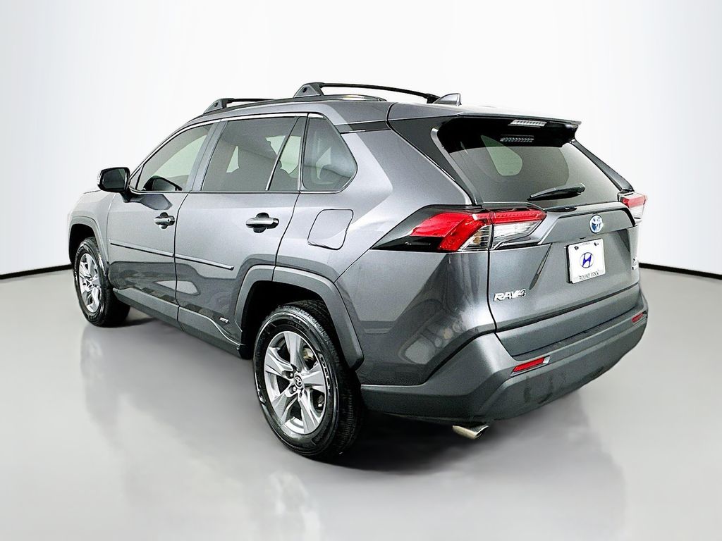 2022 Toyota RAV4 XLE 7