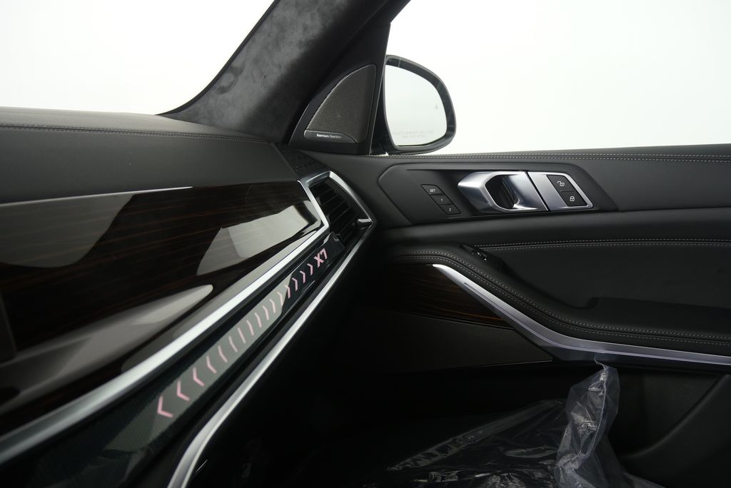 Thumbnail: 2026 BMW X7 - 25