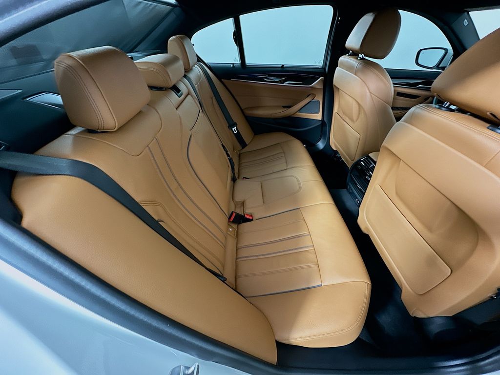 Thumbnail: 2021 BMW 5 Series - 28