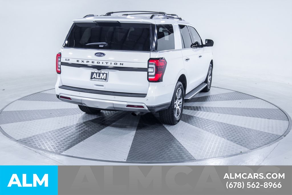 Used 2022 White Ford Limited image 9
