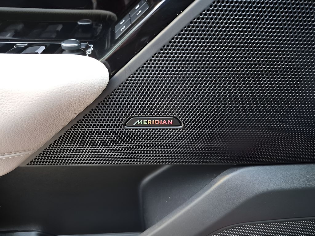 Used 2021  Land Rover P250 R-Dynamic S image 29