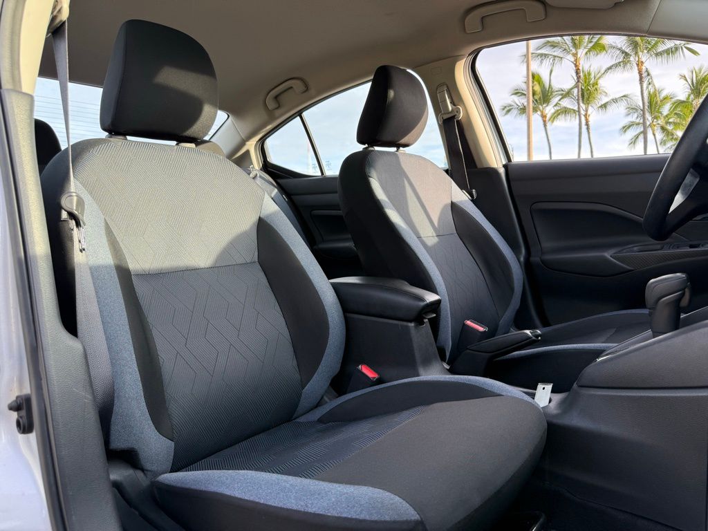 2023 Nissan Versa 1.6 SV photo