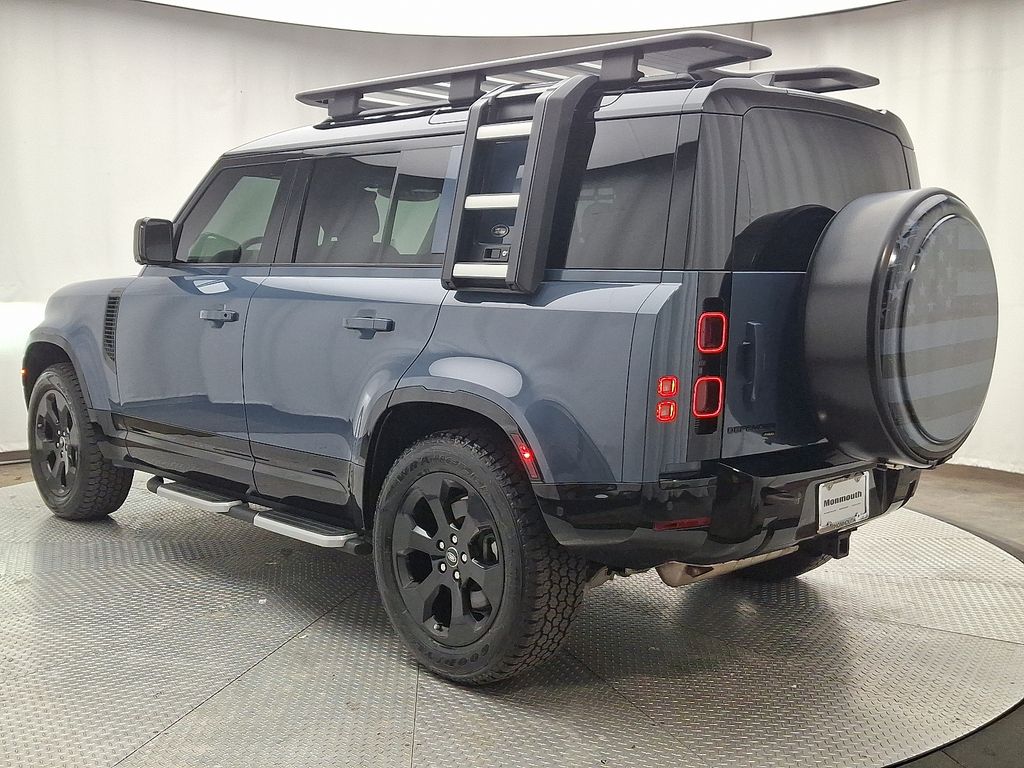 Thumbnail: 2023 Land Rover Defender - 6