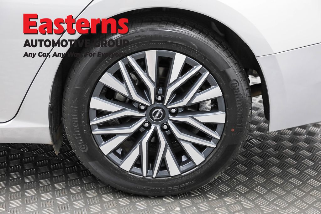 Used 2024 Silver Nissan 2.5 SV image 32