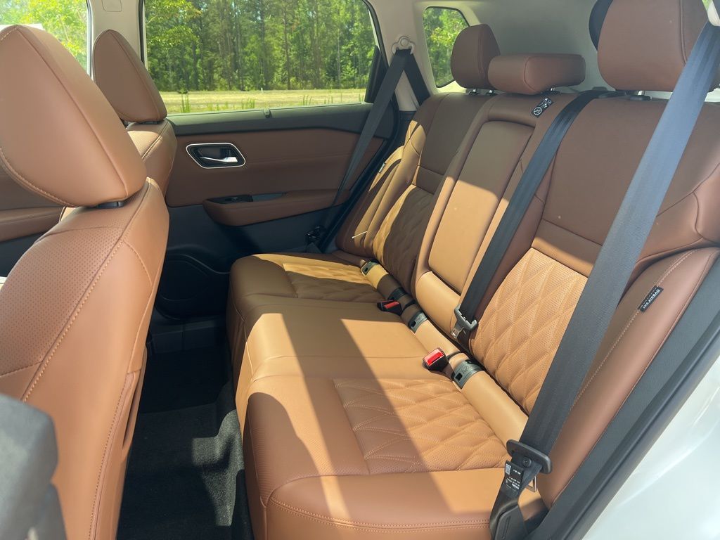2025 Everest White Pearl Nissan Rogue Platinum FWD SUV
