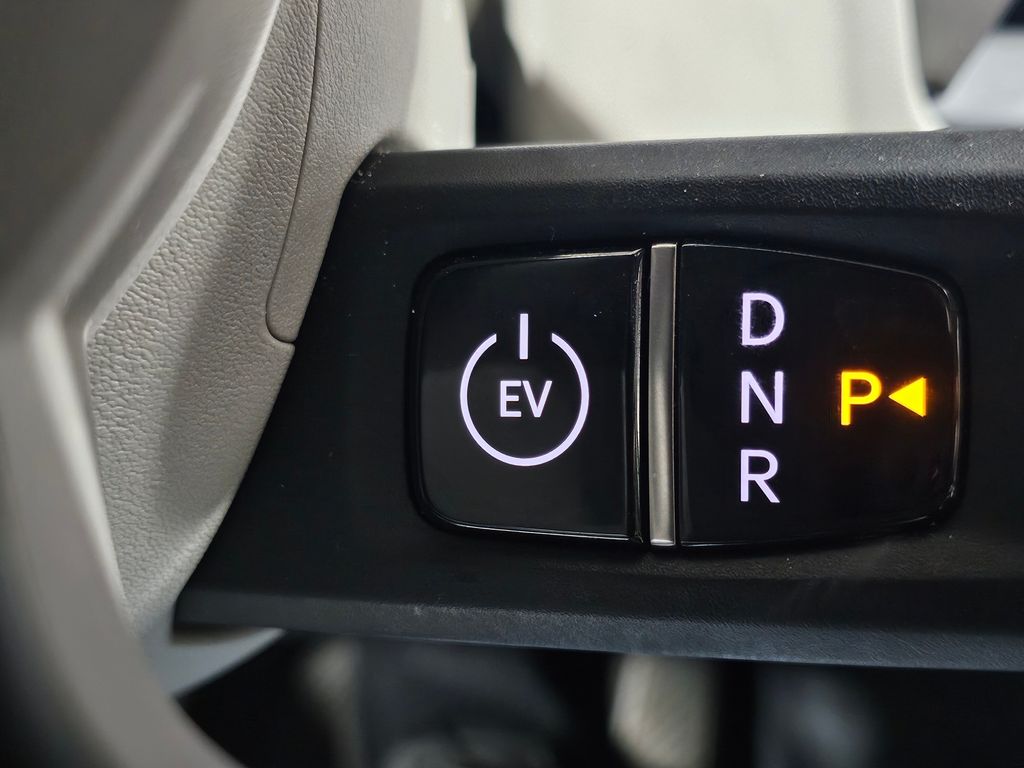 Used 2024 Gray Kia Wind image 30