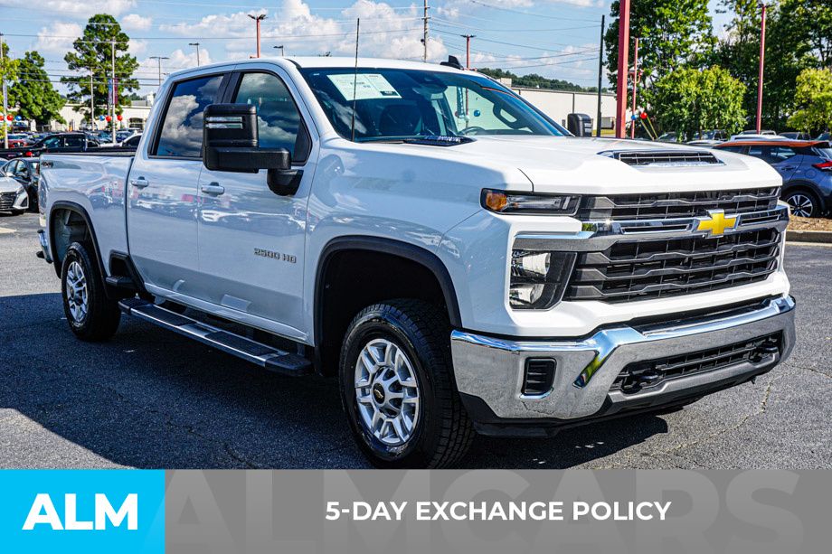 2024 Chevrolet Silverado 2500HD LT photo 2