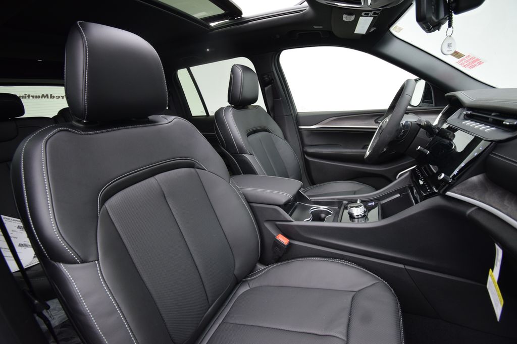 new 2026 Jeep Grand Cherokee car, priced at $47,806