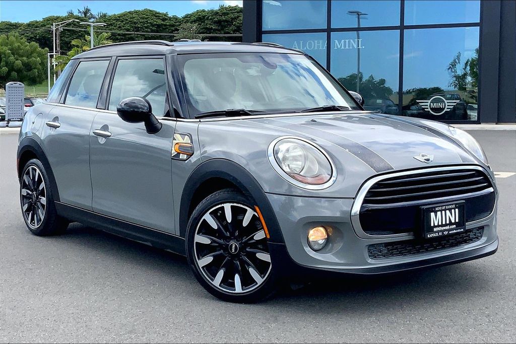 Gray Metallic 2016 MINI Cooper Hatchback Front-Wheel Drive 6-Speed Automatic