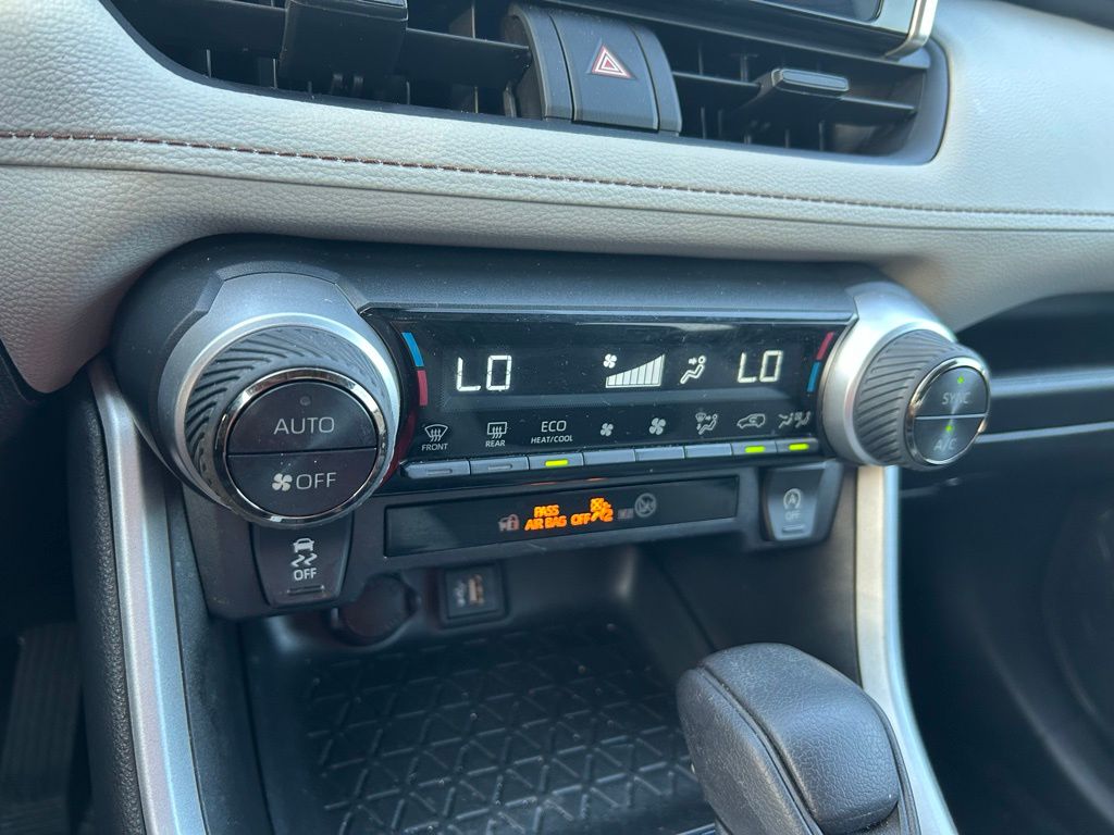 2023 Toyota RAV4 XLE 26
