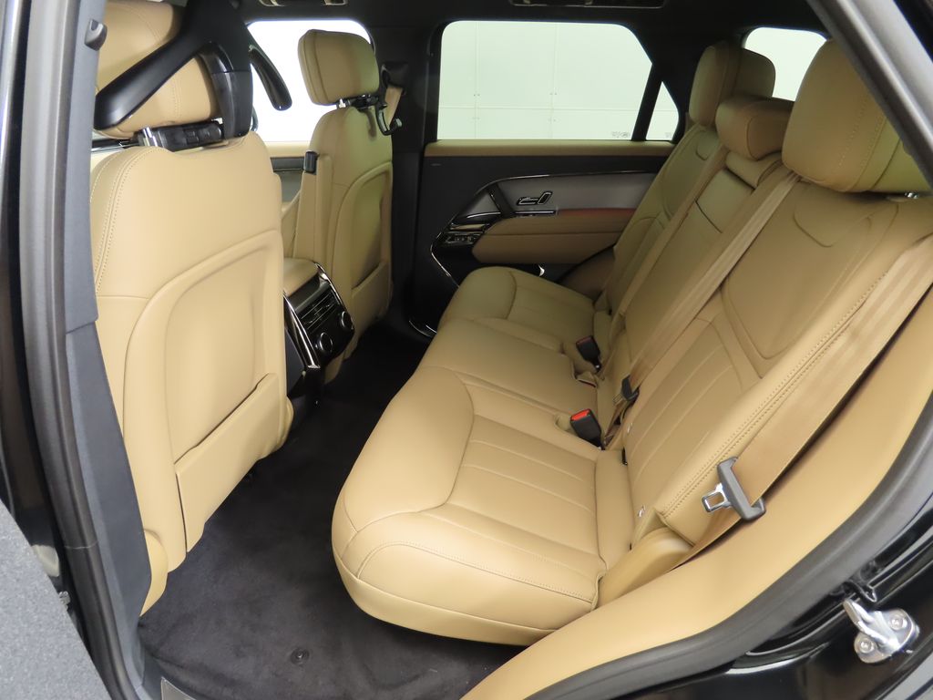 2025 Land Rover Range Rover Sport SE 23