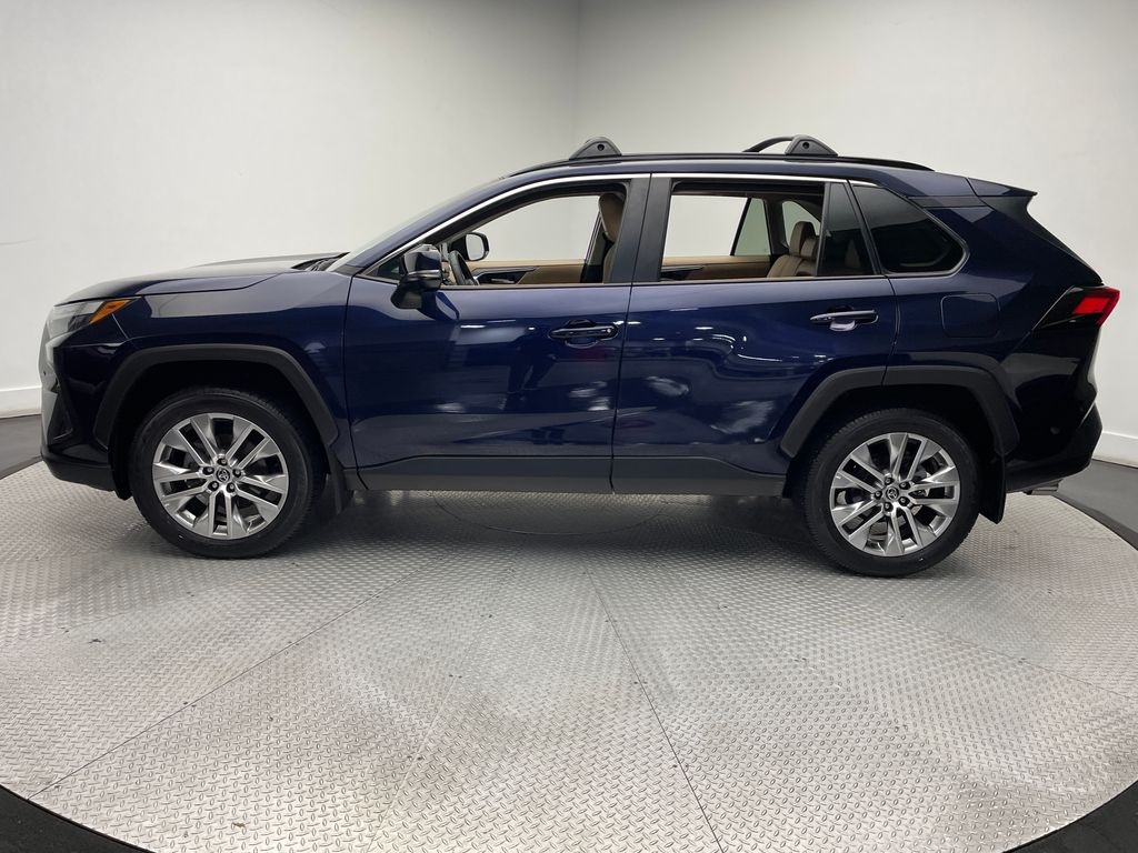 2024 Toyota RAV4 XLE Premium 8