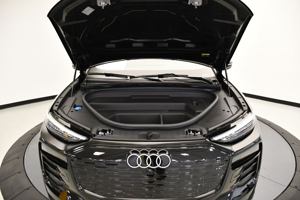 2025 Audi e-tron Premium 11