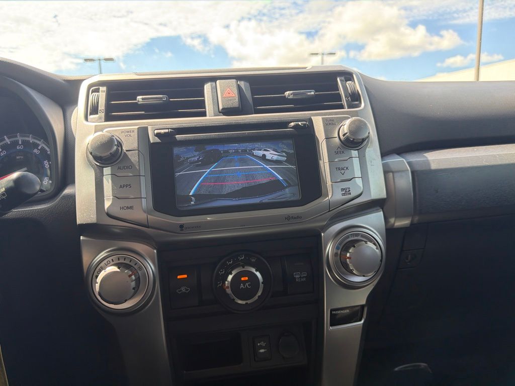 Thumbnail: 2015 Toyota 4Runner - 16