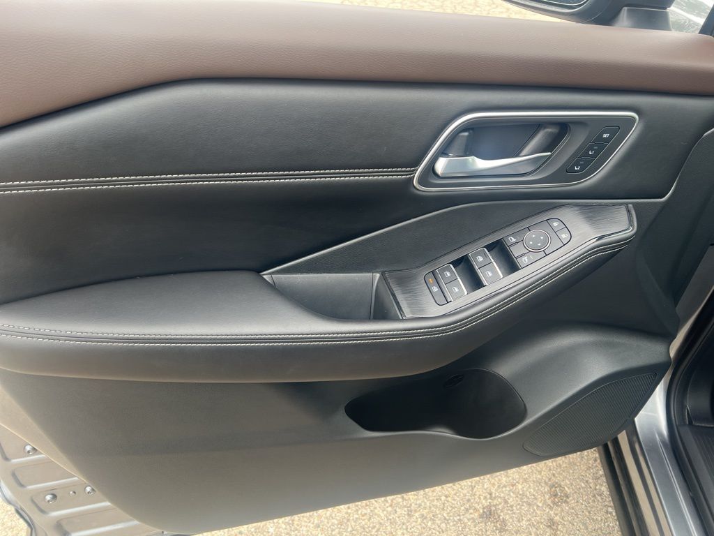 2021 Nissan Rogue SL photo