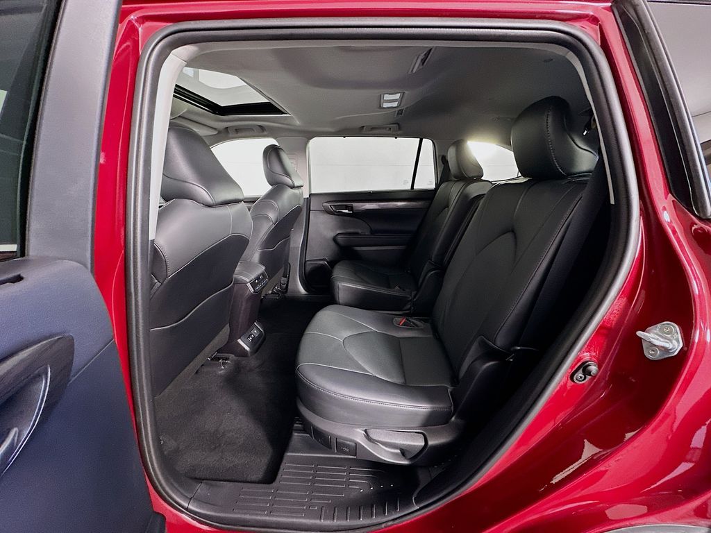 Thumbnail: 2021 Toyota Highlander - 26