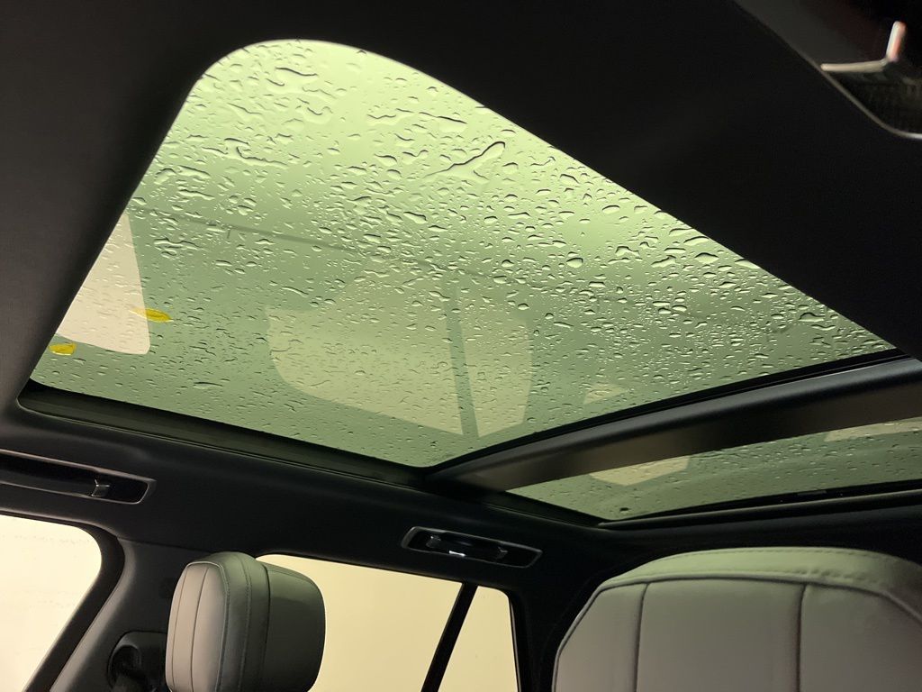 Thumbnail: 2025 Land Rover Range Rover - 23