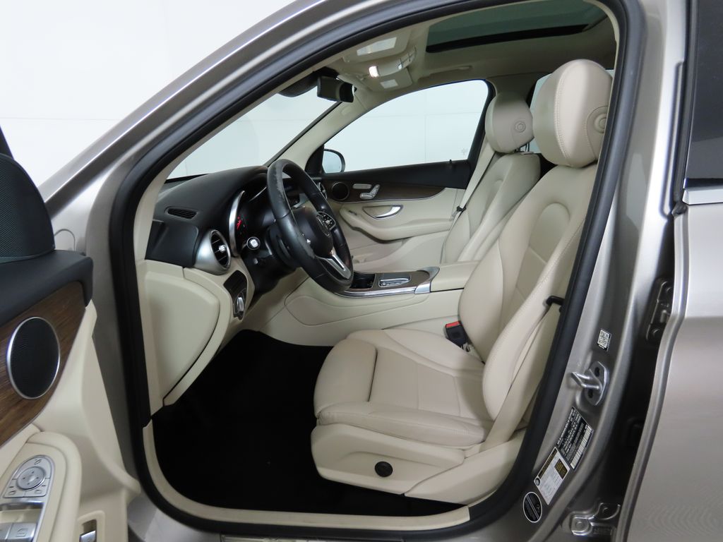2022 Mercedes-Benz GLC 300 19