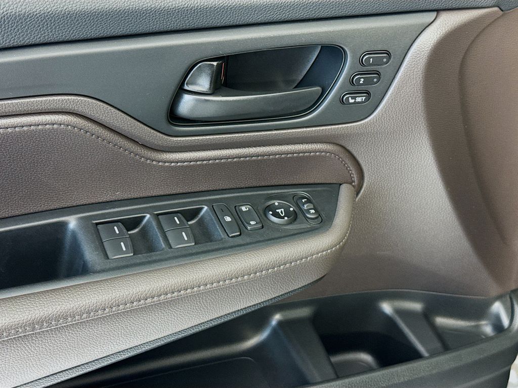 Thumbnail: 2022 Honda Odyssey - 24