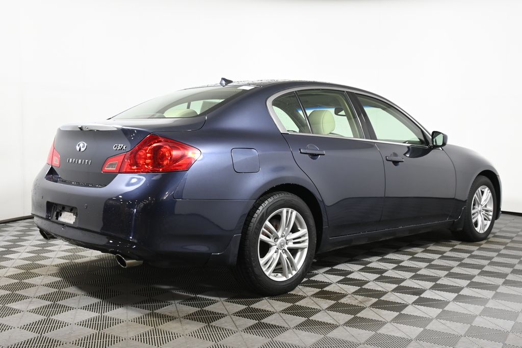 2011 INFINITI G37 X 7