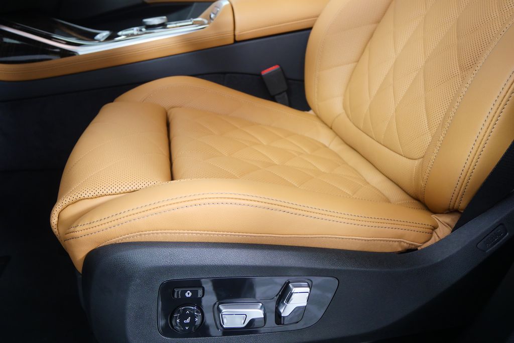 Thumbnail: 2026 BMW X7 - 10