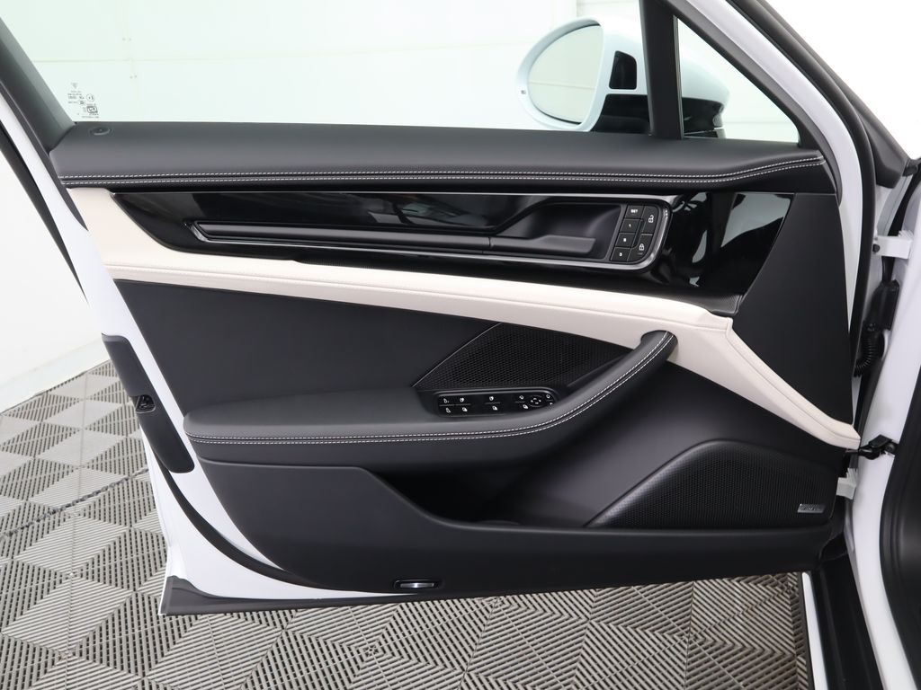 Thumbnail: 2025 Porsche Panamera - 26