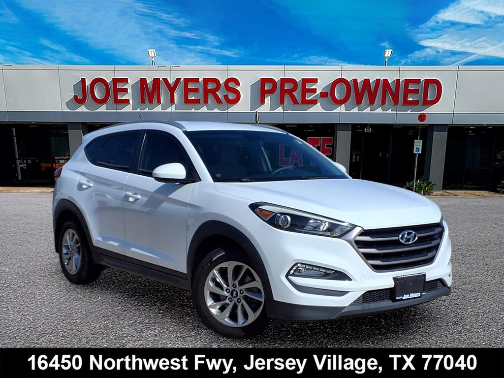 2016 Hyundai Tucson SE White at Baytown Hyundai