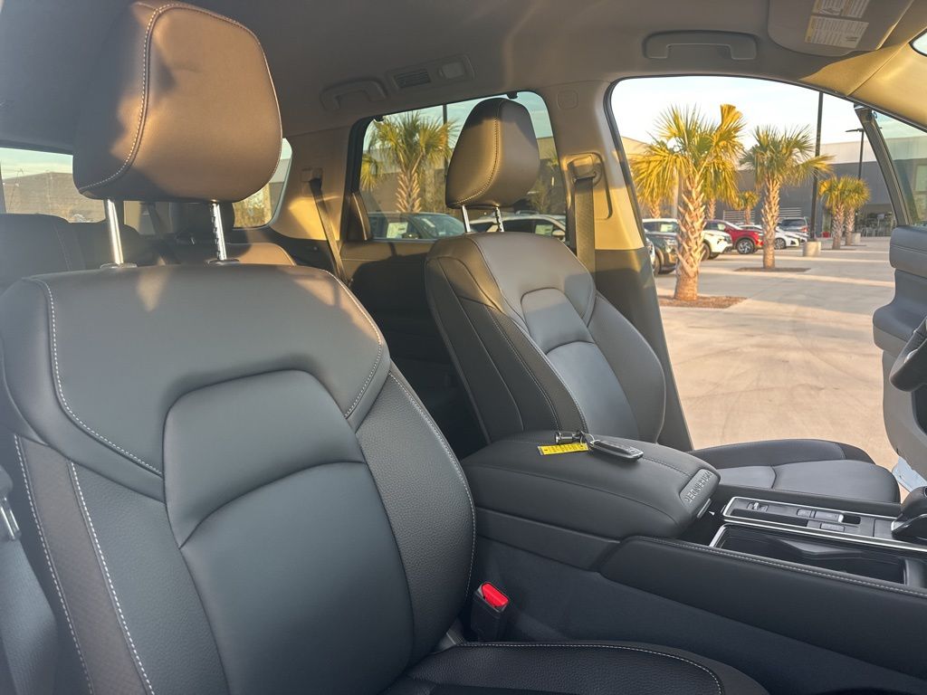 2025 Everest White Pearl Tricoat Nissan Pathfinder SL FWD SUV