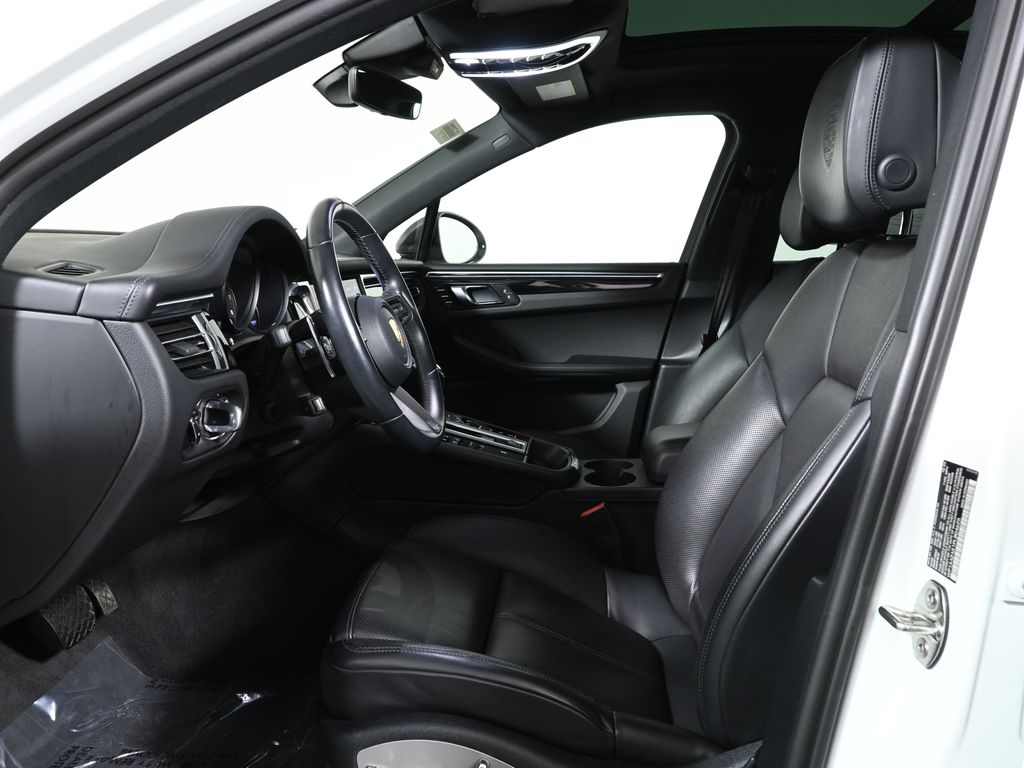 Thumbnail: 2023 Porsche Macan - 5