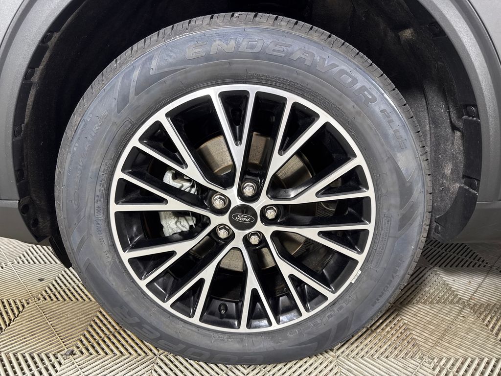 Certified Used 2025 Gray Ford Base image 13