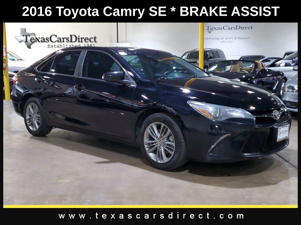 2016 Toyota Camry SE 3