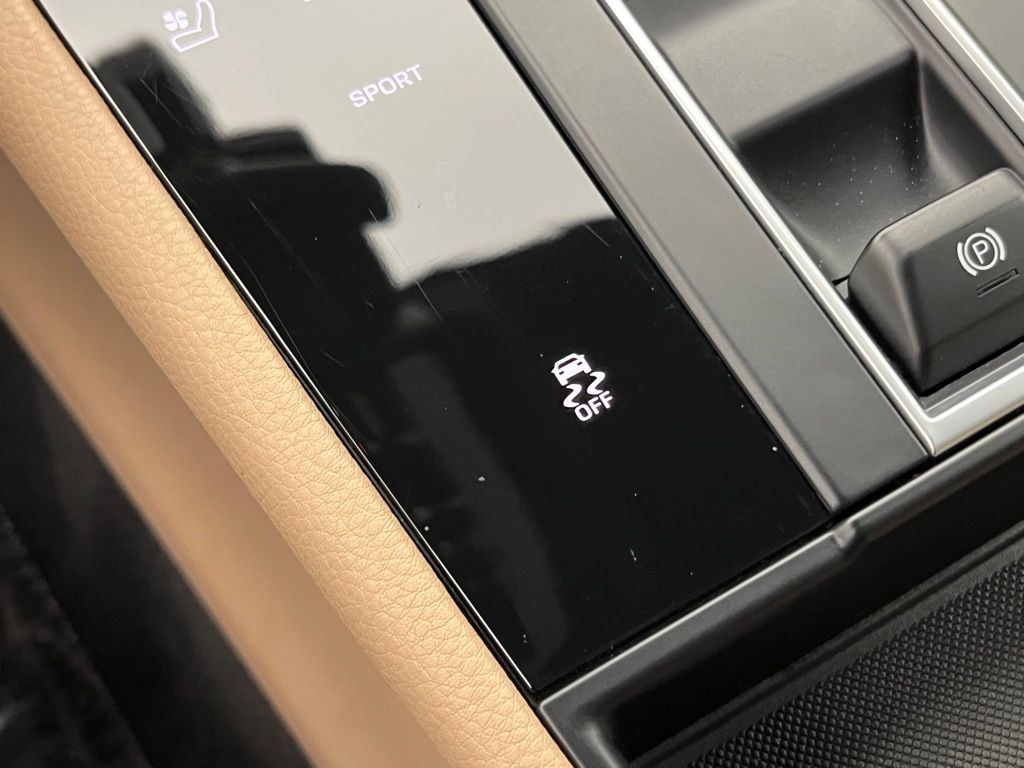 Thumbnail: 2023 Porsche Macan - 17