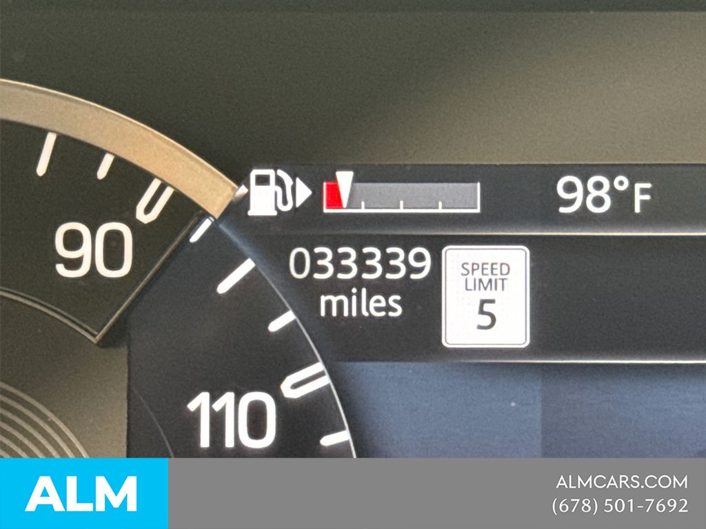 Used 2023 Gray Land Rover X-Dynamic SE image 28