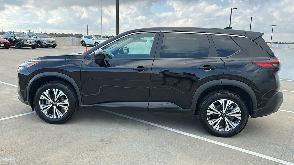 2023 Nissan Rogue SV - 8