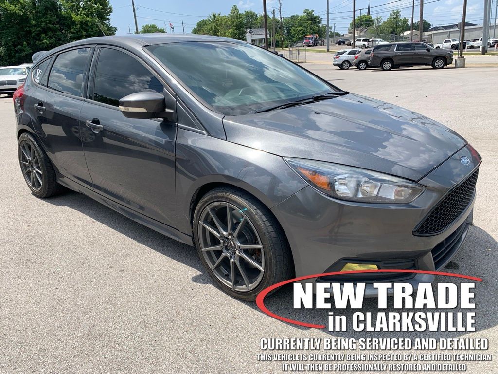Gray (Magnetic) 2018 Ford Focus Hatchback Front-Wheel Drive 6-Speed Manual