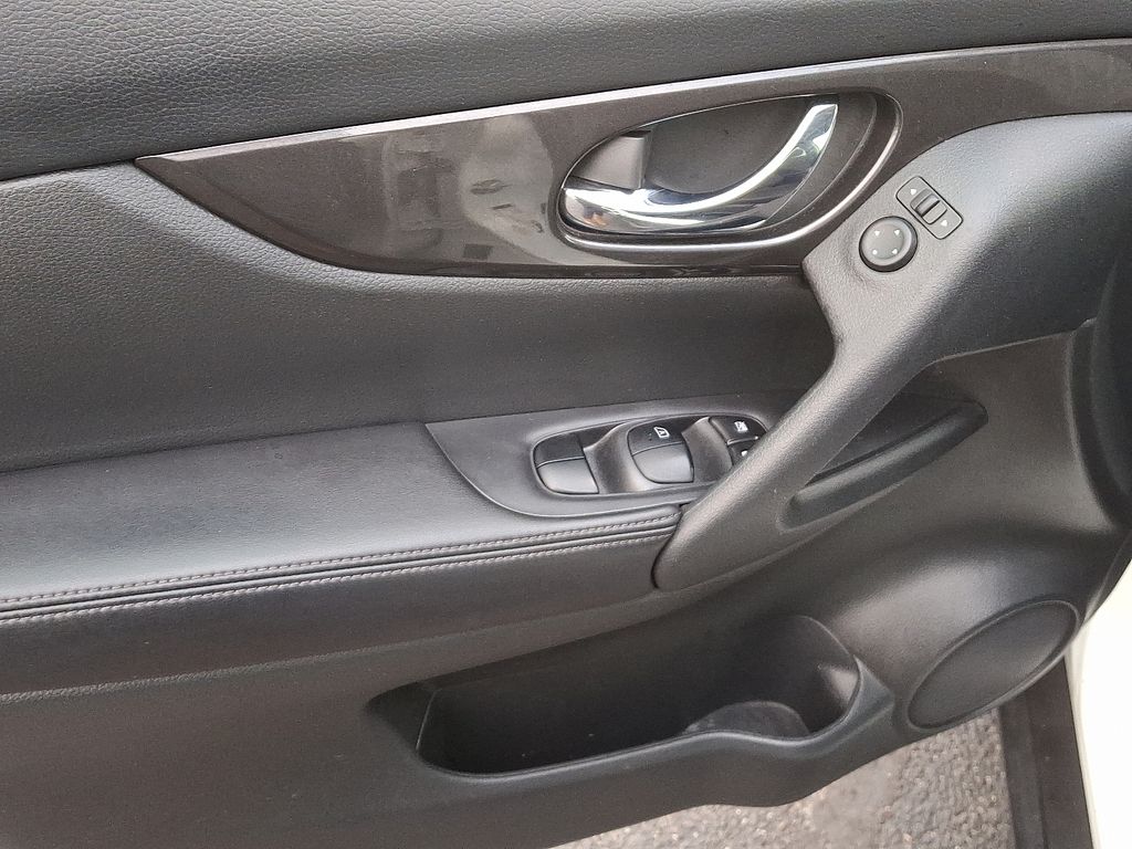 Thumbnail: 2020 Nissan Rogue - 13