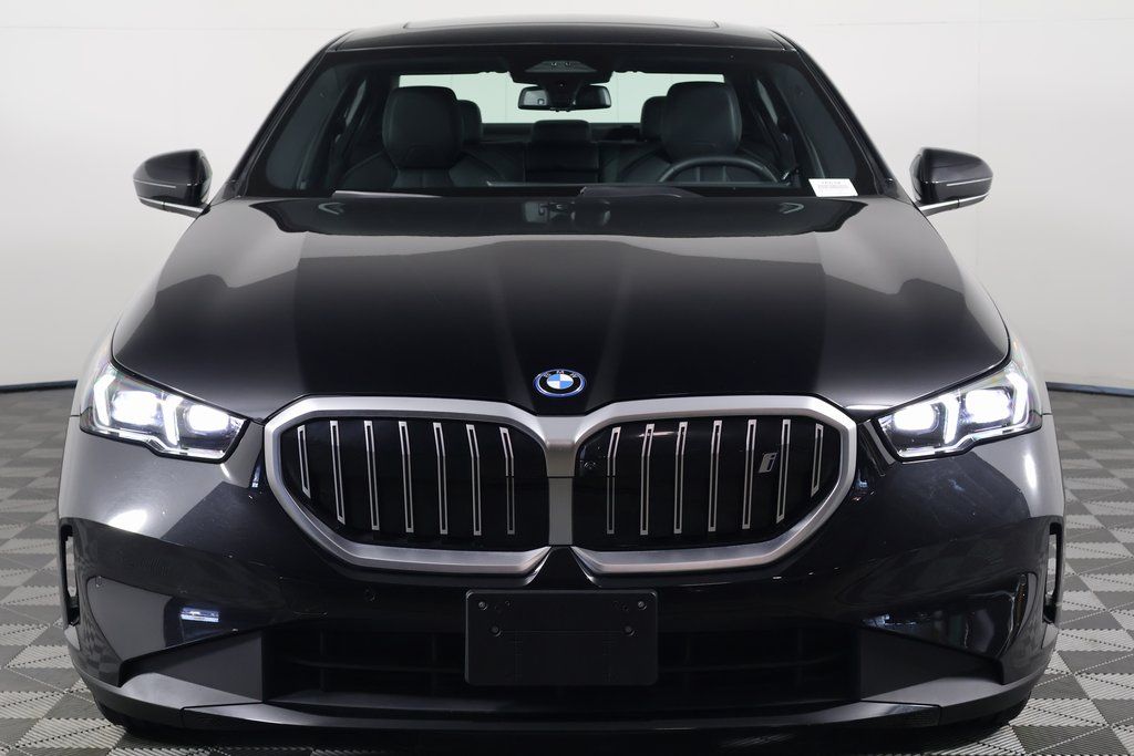 Thumbnail: 2025 BMW i5 - 2