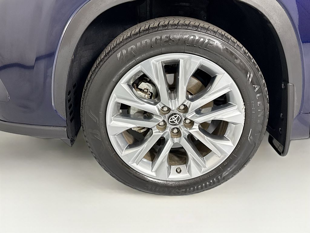 Thumbnail: 2024 Toyota Highlander - 30