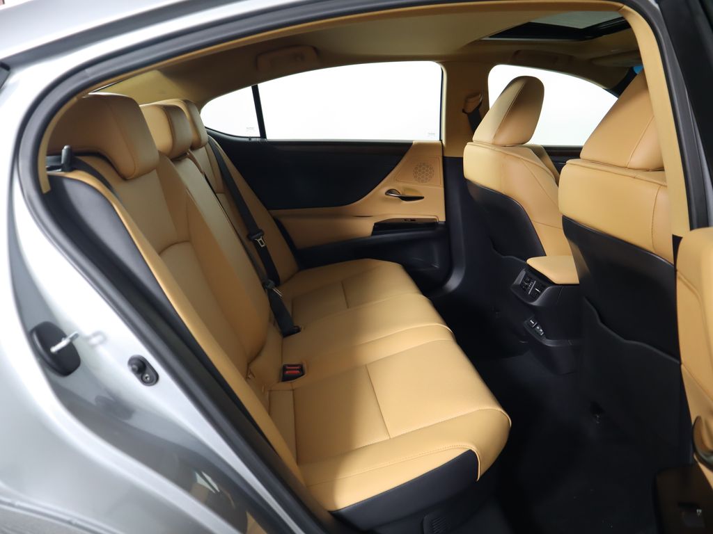 Thumbnail: 2025 Lexus ES - 23