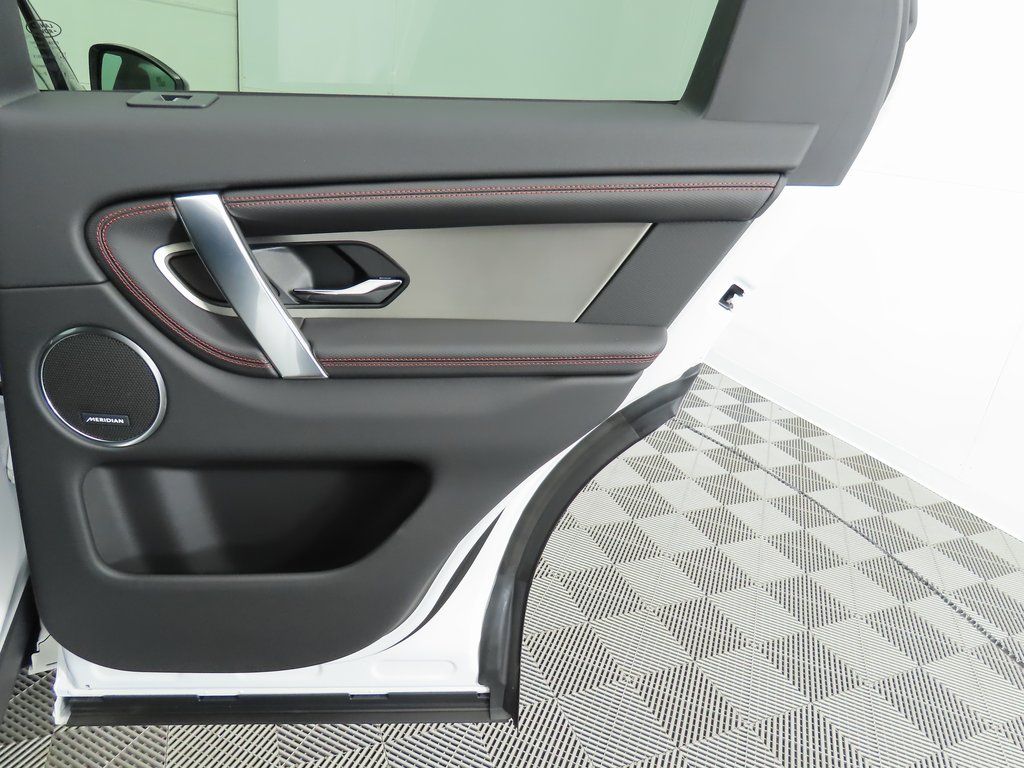 Thumbnail: 2023 Land Rover Discovery Sport - 27