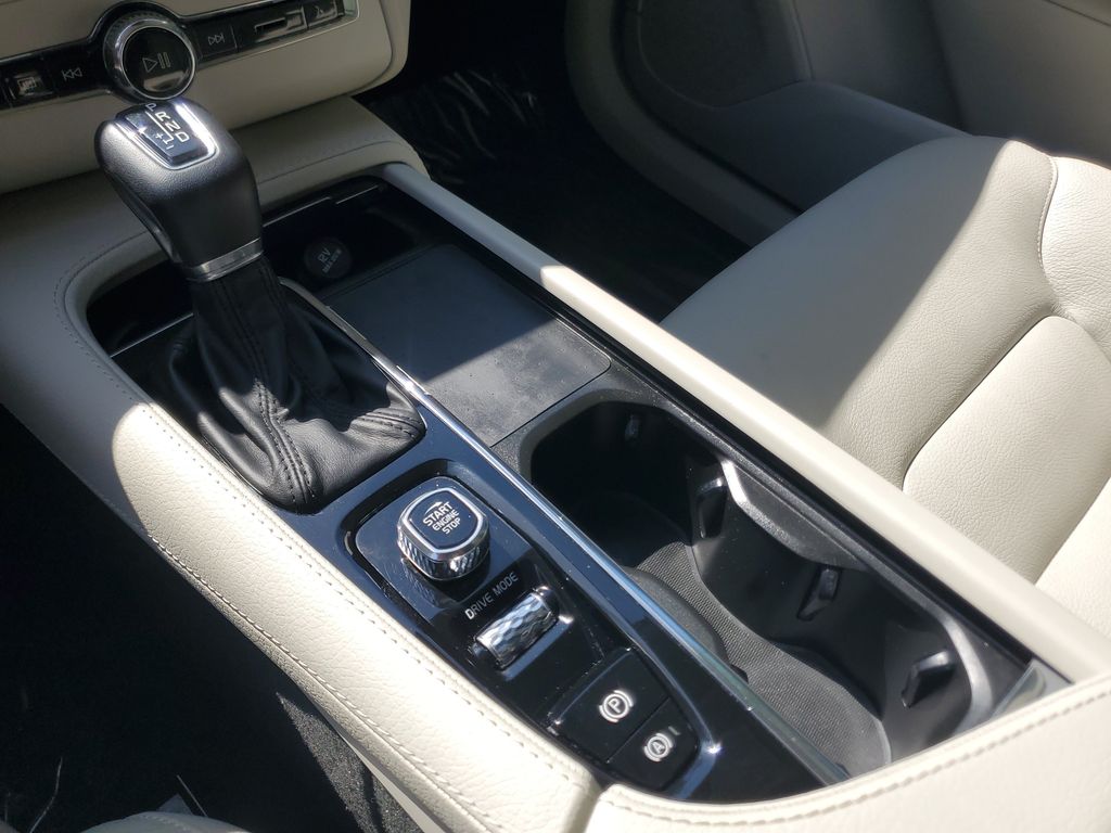 used 2021 Volvo XC90 car, priced at $24,995