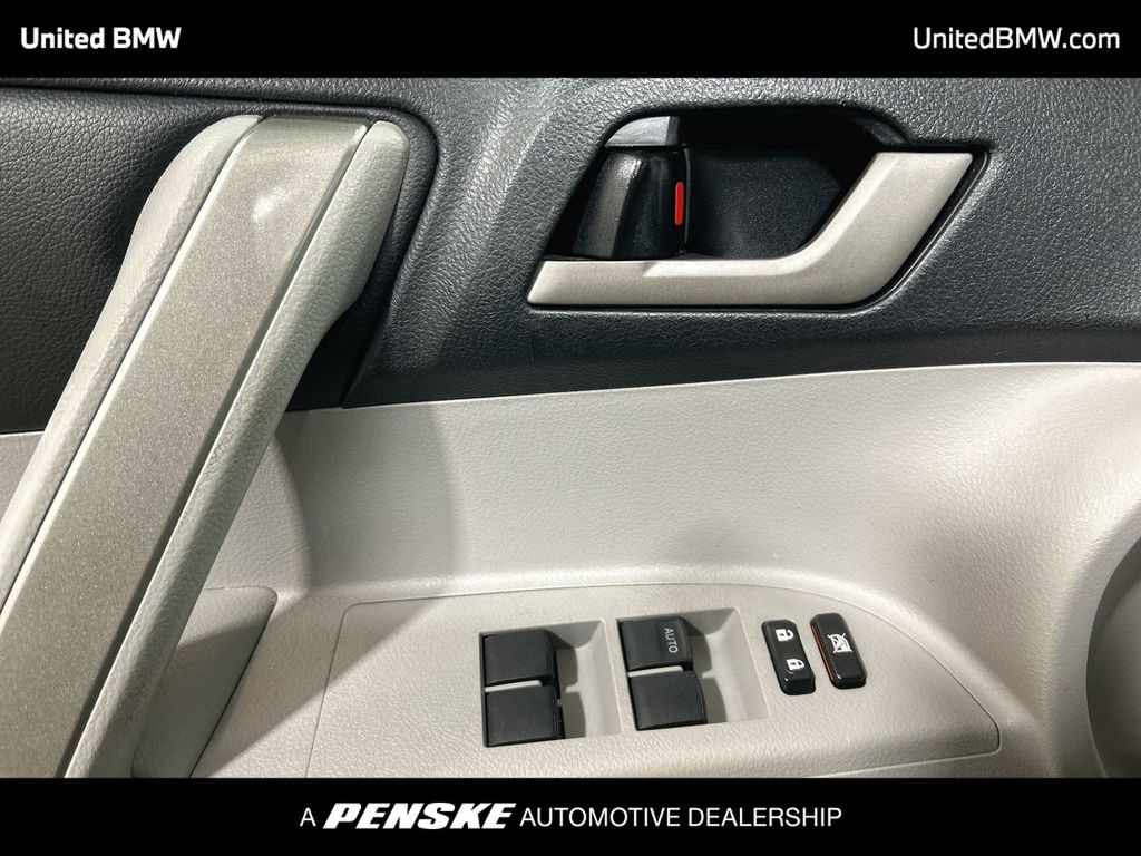 Thumbnail: 2011 Toyota Highlander - 11