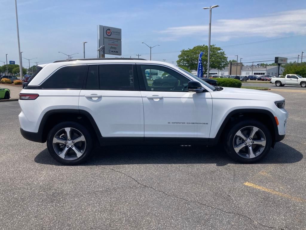 New 2024 White Jeep 4xe image 7