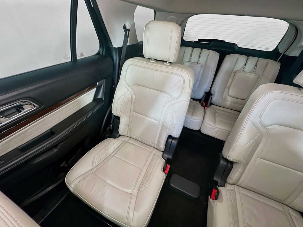 Used 2018 White Ford Platinum image 12