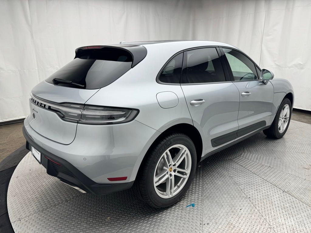 Thumbnail: 2025 Porsche Macan - 9