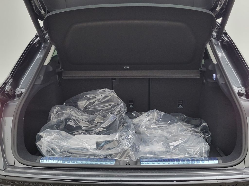 Thumbnail: 2026 Audi Q3 - 10